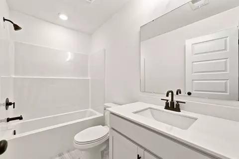 Bath - 172 Buckingham Dr, Conway, SC 29526 photo 2 of 2