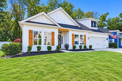 151 Navigators Dr, Pawleys Island, SC 29585