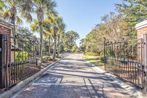 2009 Basildon Rd, Mount Pleasant, SC 29466 photo 1