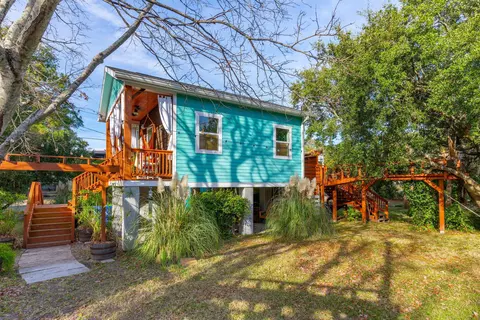 213 E Cooper Ave, Folly Beach, SC 29439