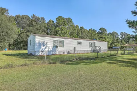118 Rooster Ln, Saint Stephen, SC 29479