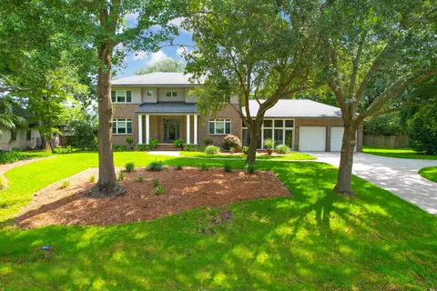 652 E Hobcaw Dr, Mount Pleasant, SC 29464 photo 1