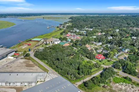 901 7th St, Port Royal, SC 29935