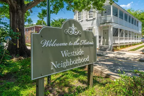200 Fishburne St, Charleston, SC 29403