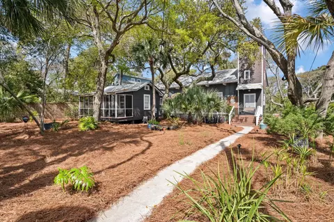 622 E Cooper Ave, Folly Beach, SC 29439