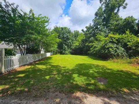 310 Drayton St, Mcclellanville, SC 29458