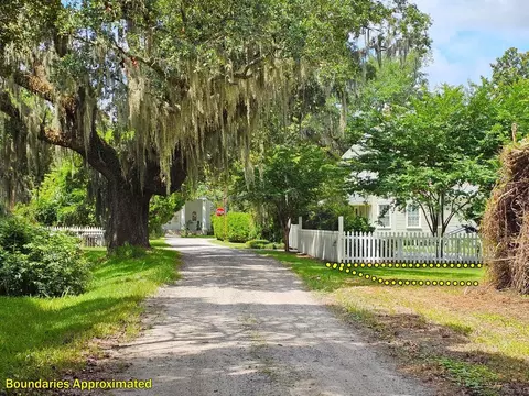 310 Drayton St, Mcclellanville, SC 29458 photo 3