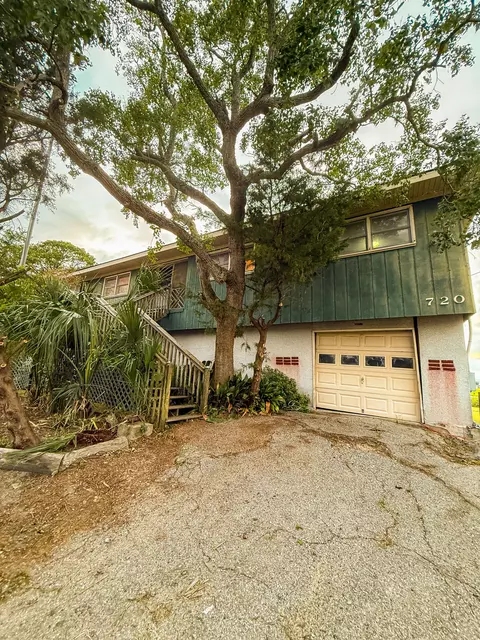 720 Erie Ave, Folly Beach, SC 29439