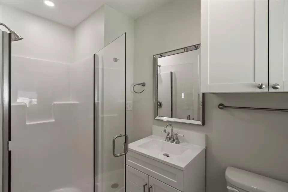 Bath - 1333 Teal Ave, Charleston, SC 29412 photo 2 of 7