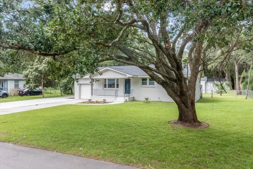 Exterior - 1333 Teal Ave, Charleston, SC 29412 photo 2 of 20
