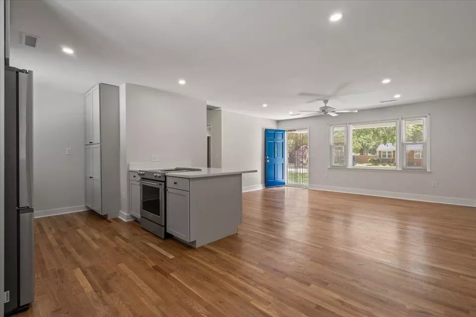 Living - 1333 Teal Ave, Charleston, SC 29412 photo 7 of 9