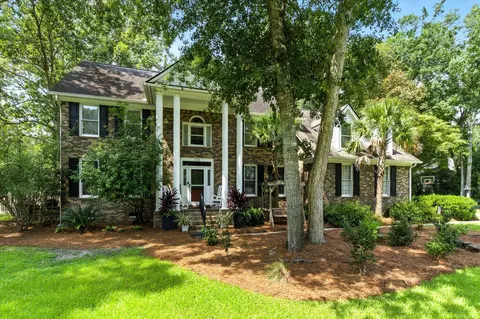 123 Huckleberry Ln, Summerville, SC 29485