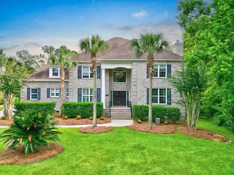 1011 Island Crossing Dr, Hanahan, SC 29410