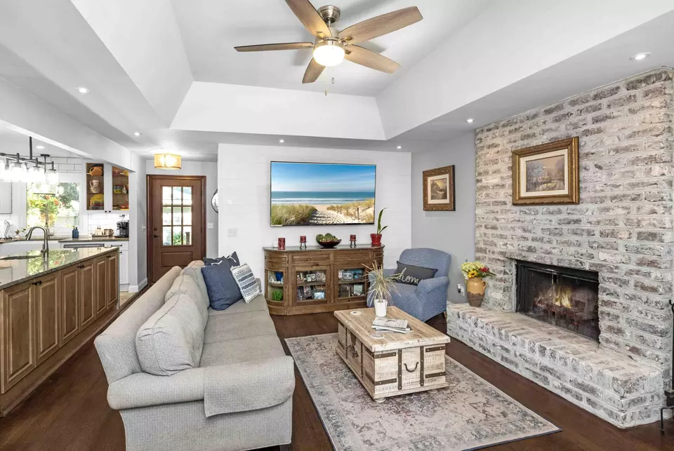Living - 159 Sea Marsh Dr, Kiawah Island, SC 29455 photo 2 of 5