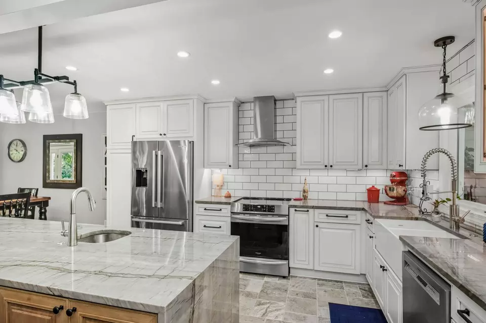 Kitchen - 159 Sea Marsh Dr, Kiawah Island, SC 29455 photo 4 of 6