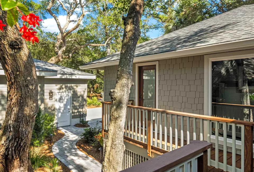 Exterior - 159 Sea Marsh Dr, Kiawah Island, SC 29455 photo 4 of 9