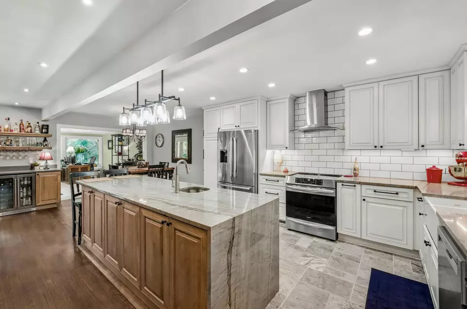 Kitchen - 159 Sea Marsh Dr, Kiawah Island, SC 29455 photo 3 of 6
