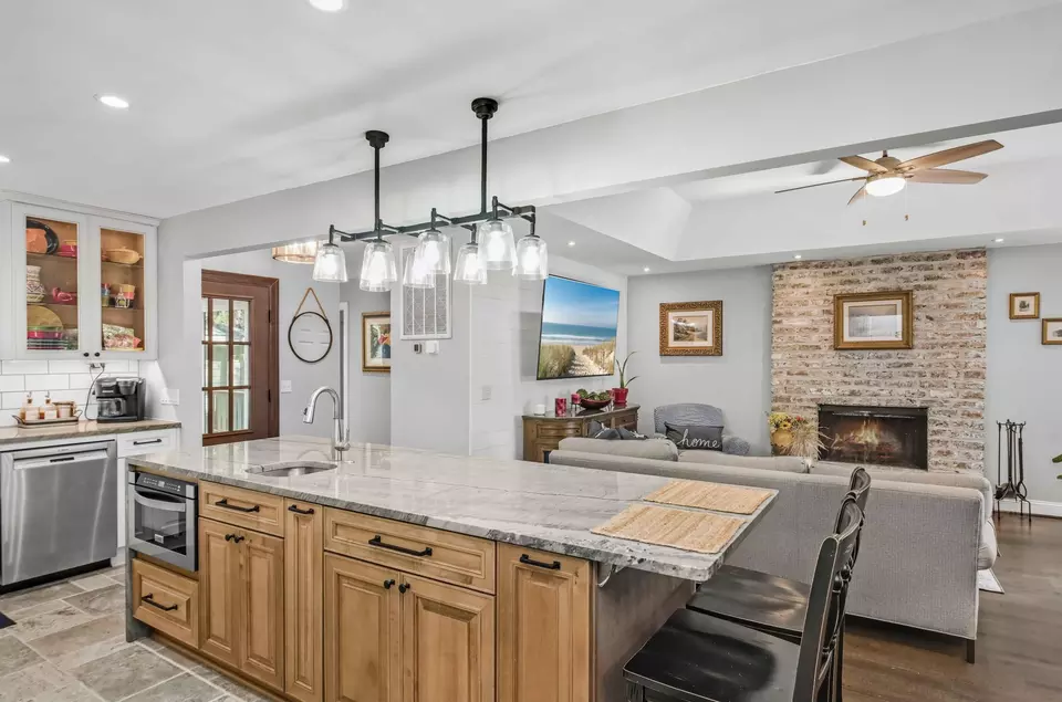 Kitchen - 159 Sea Marsh Dr, Kiawah Island, SC 29455 photo 2 of 6