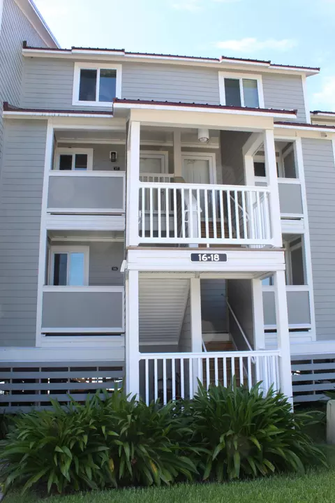 17 W Mariners Cay Dr, Folly Beach, SC 29439