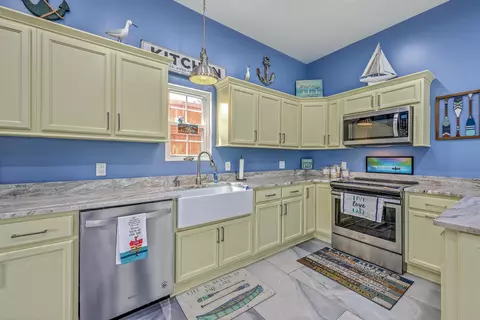 Kitchen - 126 Fire Ln, Cross, SC 29436 photo 5 of 10