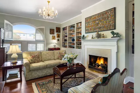 15 N Adgers Wharf, Charleston, SC 29401