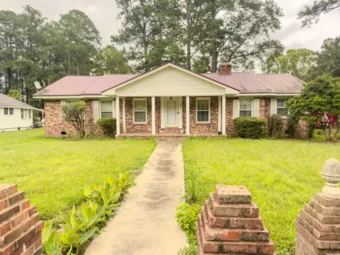 109 Quaker St, Saint George, SC 29477