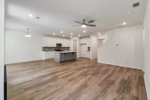 Living - 716 Bluff Oak Dr, Moncks Corner, SC 29461 photo 5 of 6