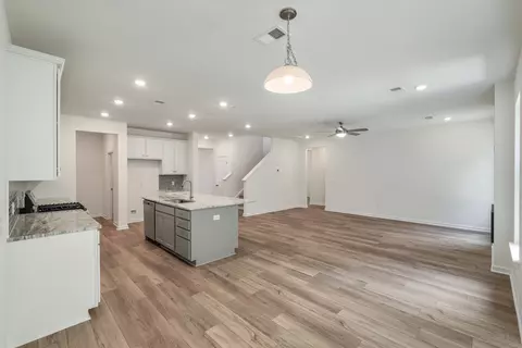 Living - 716 Bluff Oak Dr, Moncks Corner, SC 29461 photo 2 of 6