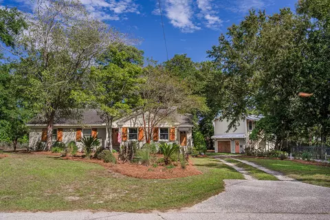 933 Lakeview Dr, Mount Pleasant, SC 29464