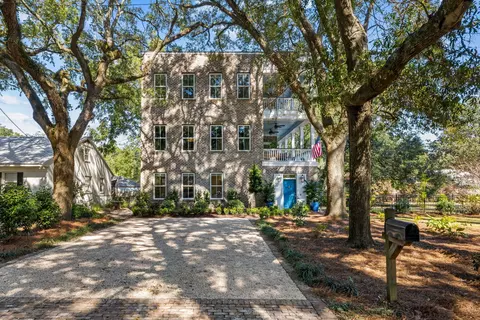 2112 Parkway Dr, Charleston, SC 29412