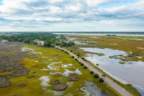 1420 Headquarters Plantation Dr, Johns Island, SC 29455