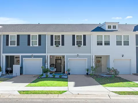 524 Trotters Ln, Moncks Corner, SC 29461