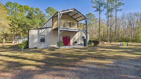 134 Gertie Ln, Cordesville, SC 29434