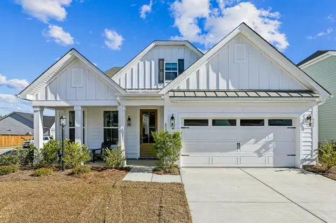 453 Eagleview Dr, Moncks Corner, SC 29461