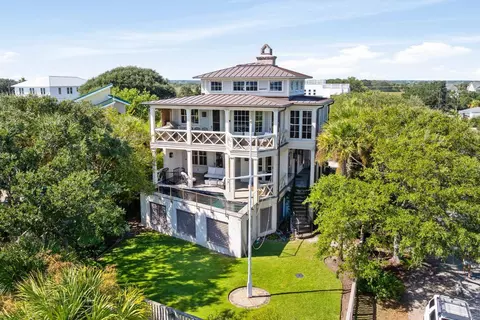 3 7th Ave, Isle Of Palms, SC 29451