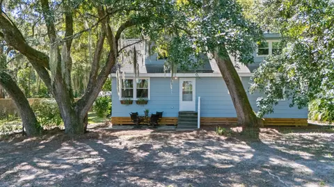 7299 Commodore Rd, Hollywood, SC 29449
