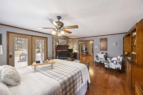Bedroom - 6293 Ehrhardt Rd, Ehrhardt, SC 29081 photo 1 of 6