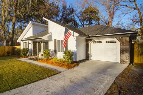 106 Teddy Ct, Summerville, SC 29485