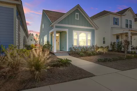 655 Blueway Ave, Summerville, SC 29486