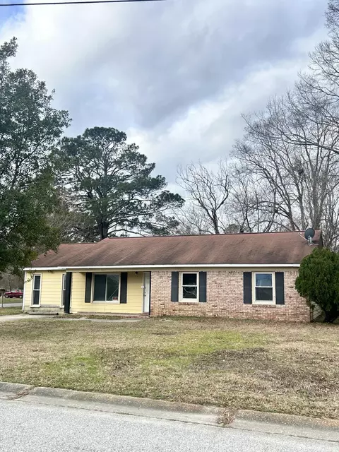 7601 Ireland Dr, North Charleston, SC 29420