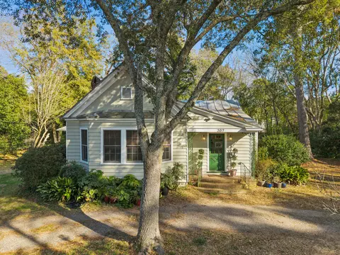 207 W Carolina Ave, Summerville, SC 29483