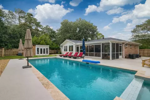 902 Mikell Dr, Charleston, SC 29412