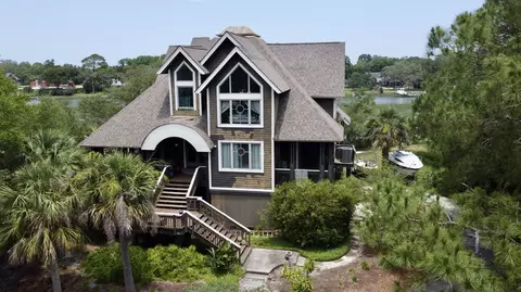 268 Little Oak Island Dr, Folly Beach, SC 29439