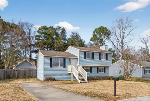 4950 Amberwood Ln, North Charleston, SC 29418