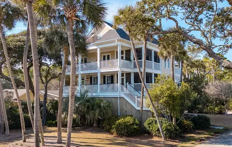 802 W Ashley Ave, Folly Beach, SC 29439