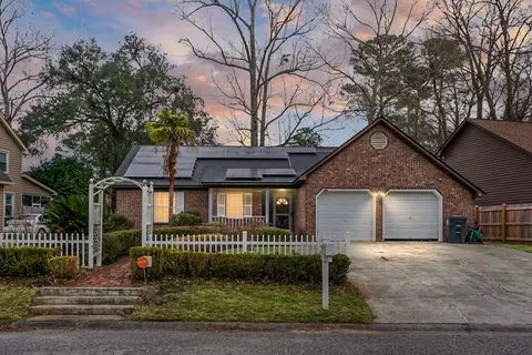 235 Knightsbridge Dr, North Charleston, SC 29418