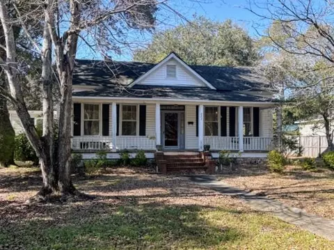 227 N Church St, Manning, SC 29102