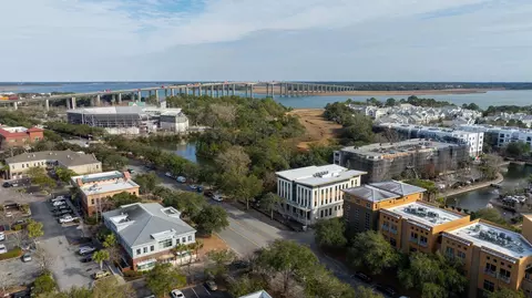 211 Seven Farms Dr #302, Charleston, SC 29492
