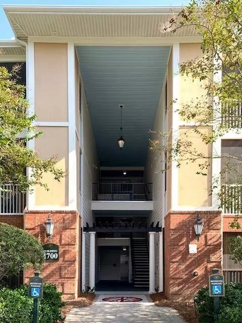 1709 Basildon Rd, Mount Pleasant, SC 29466