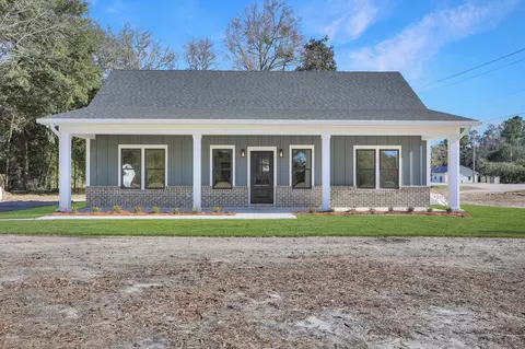 4055 Byrnes Dr, Saint Stephen, SC 29479